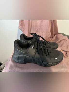 Nike Free Metcon 5 women’s Black Athletic Sneakers